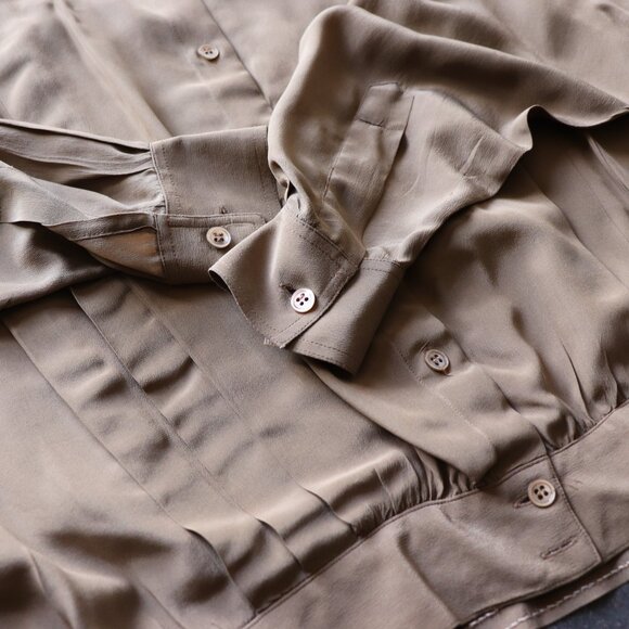 100% Silk Longsleeve Button Front Blouse in Mocha Mouse Brown by Liz Claiborne - Picture 4 of 9